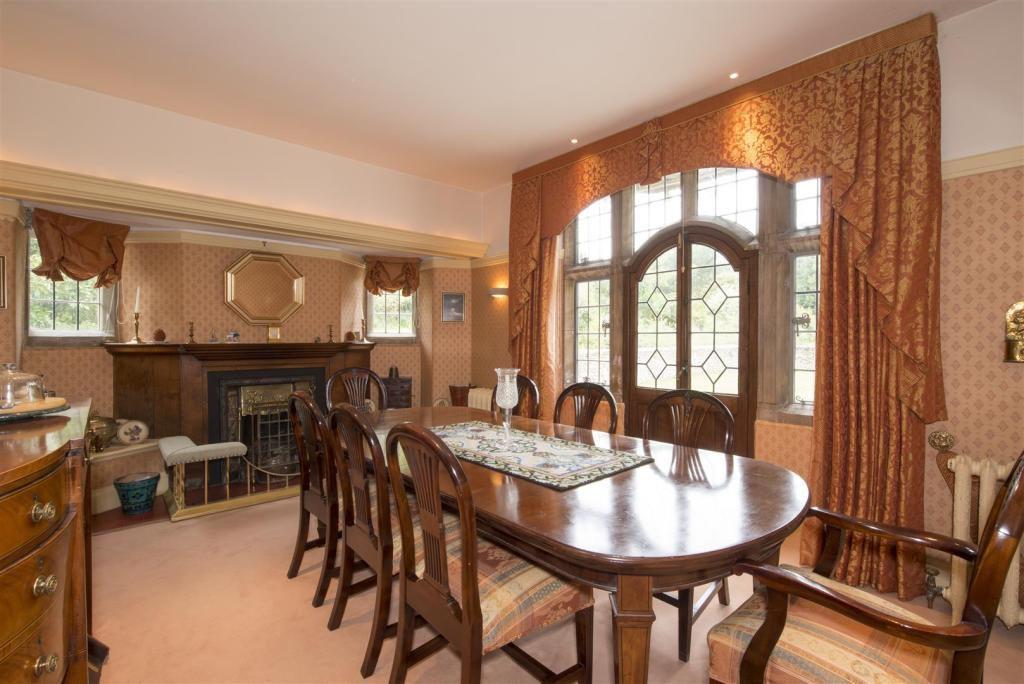 6 bedroom detached house for sale in Minchinhampton, GL5