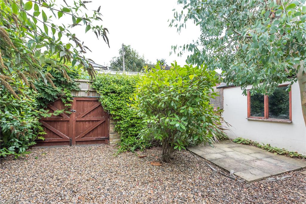 4 bedroom semidetached house for sale in Grove Crescent, Kingston upon