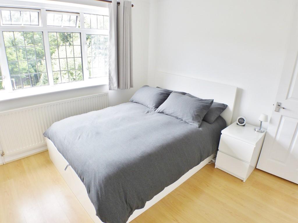 5 bedroom detached house to rent in Worrin Road, Shenfield, CM15