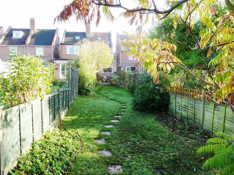 2 bedroom semidetached house for sale in Quarry Street, Leamington Spa
