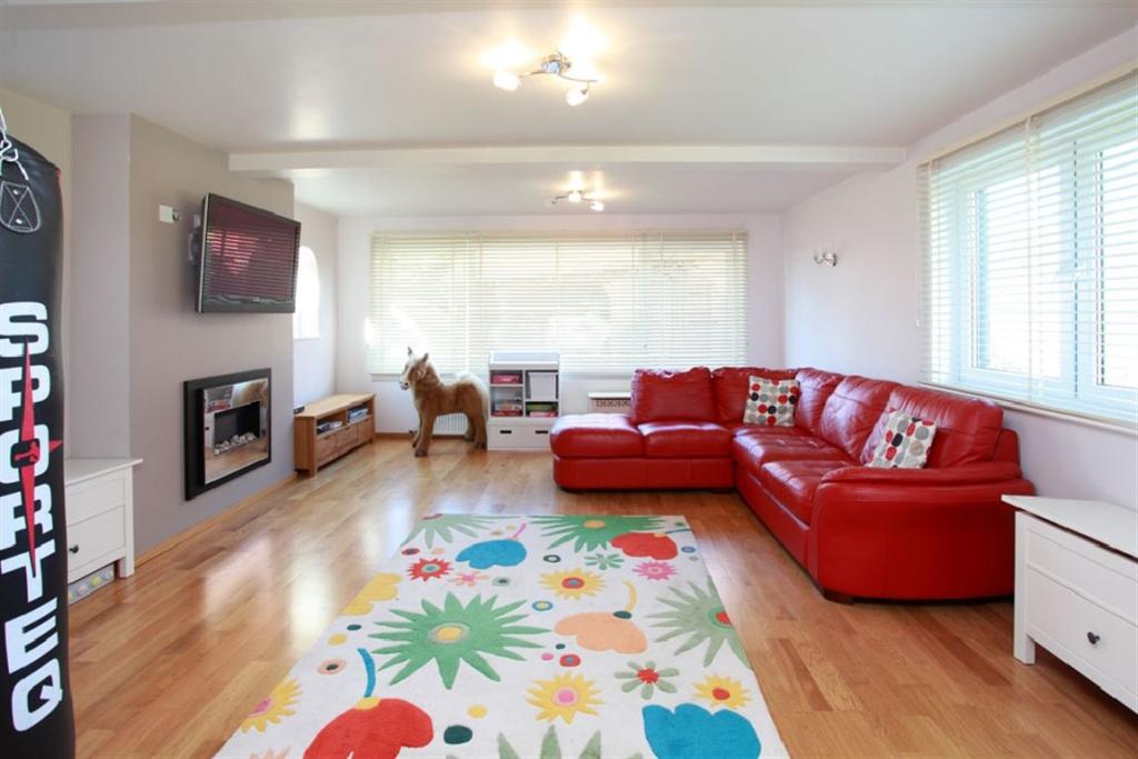 6 bedroom detached house for sale in Old Willingdon Road, Friston