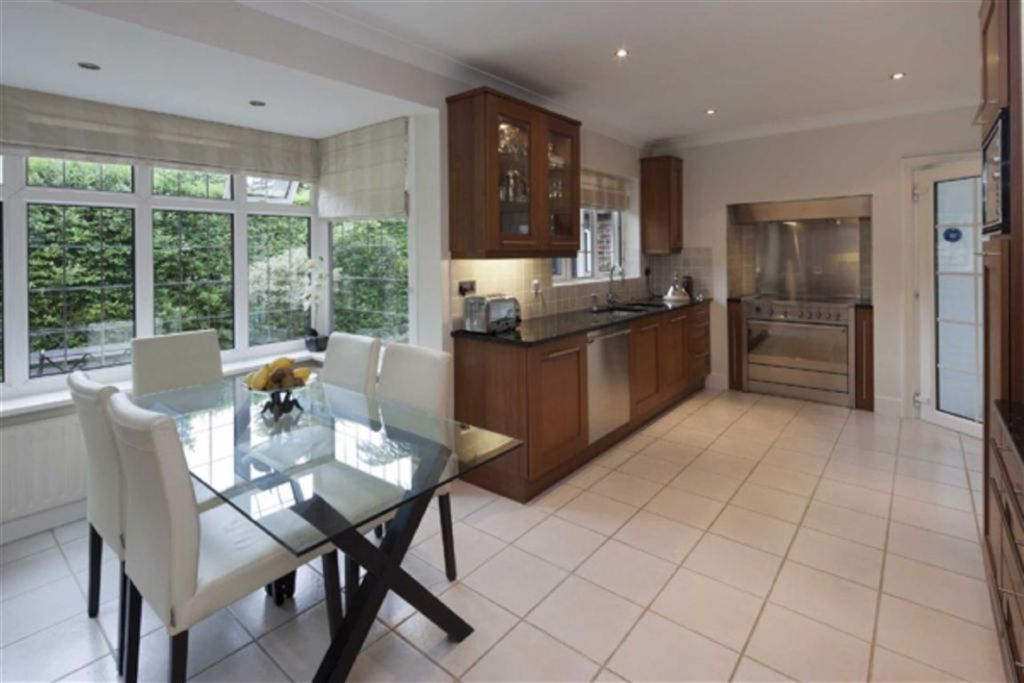 5 bedroom detached house for sale in Croft Road, Edwalton, Nottingham