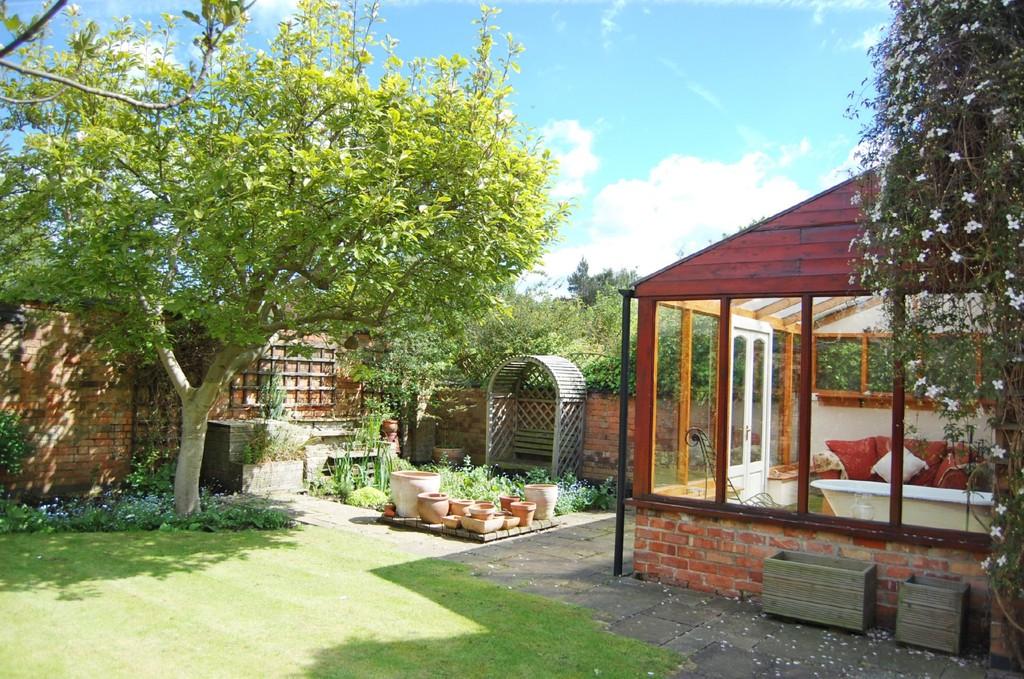 5 bedroom detached house for sale in Nottingham Road, Long Eaton, NG10