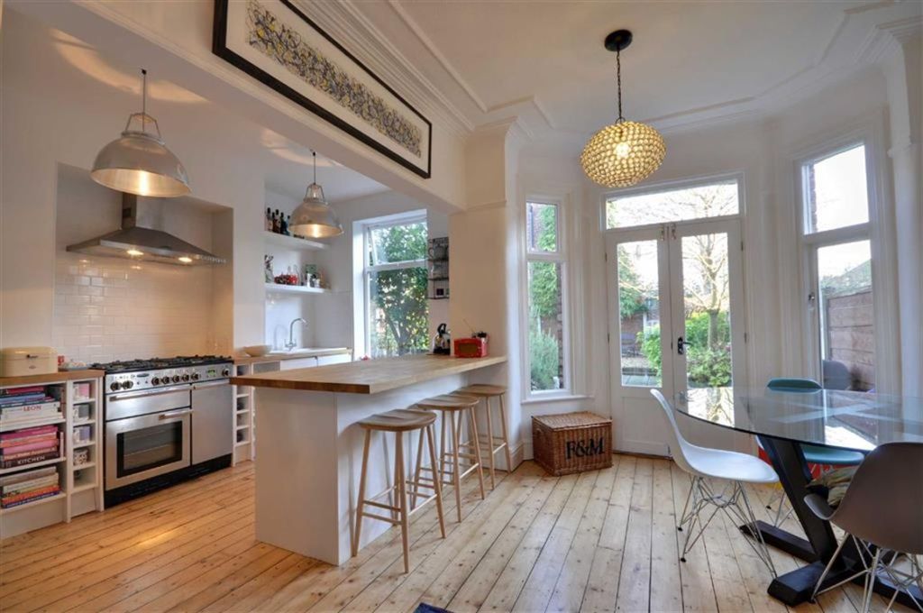 4 bedroom terraced house for sale in Reddish Road, South Reddish, SK5