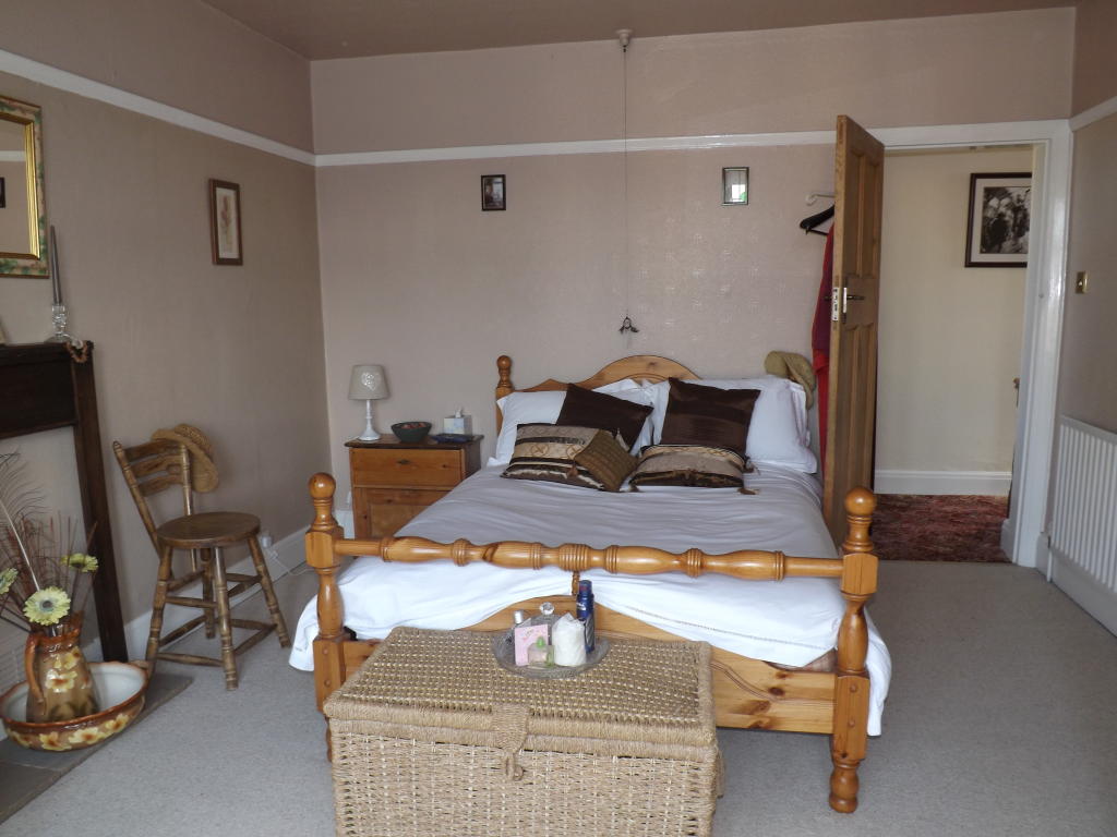 3 bedroom detached house for sale in Hallams Lane, Arnold, Nottingham