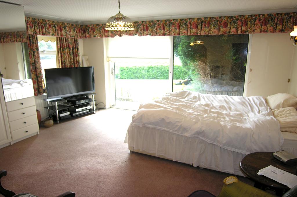 5 bedroom detached house for sale in Main Road,Little Haywood,ST18 0TS