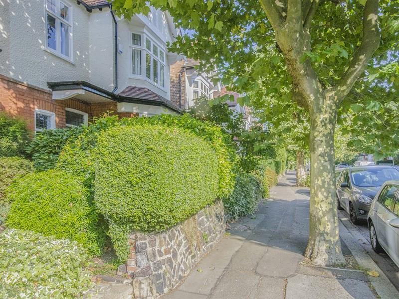 5 bedroom terraced house for sale in Midhurst Avenue, London N10, N10