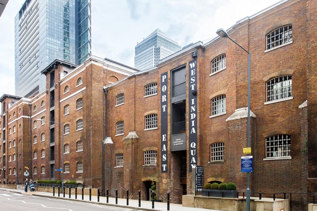 Manhattan Loft Corporation,Front Elevation
