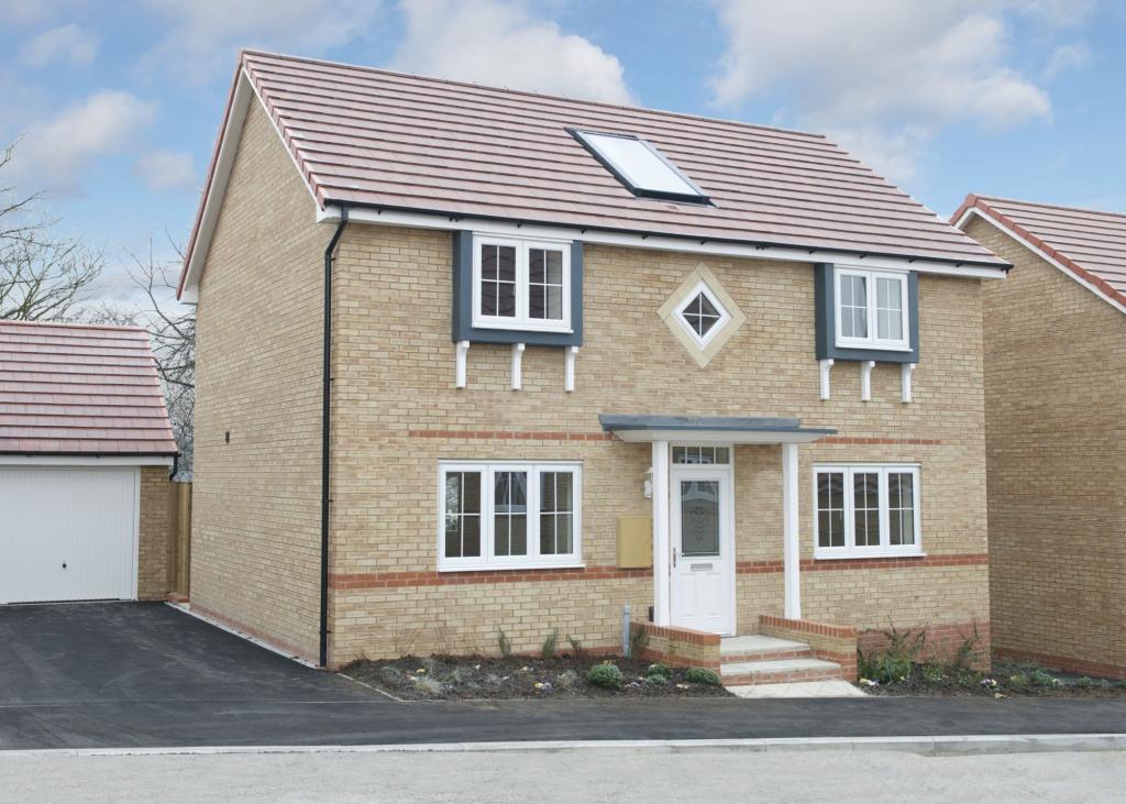 4 bedroom detached house for sale in Healdfield Road, Castleford, WF10