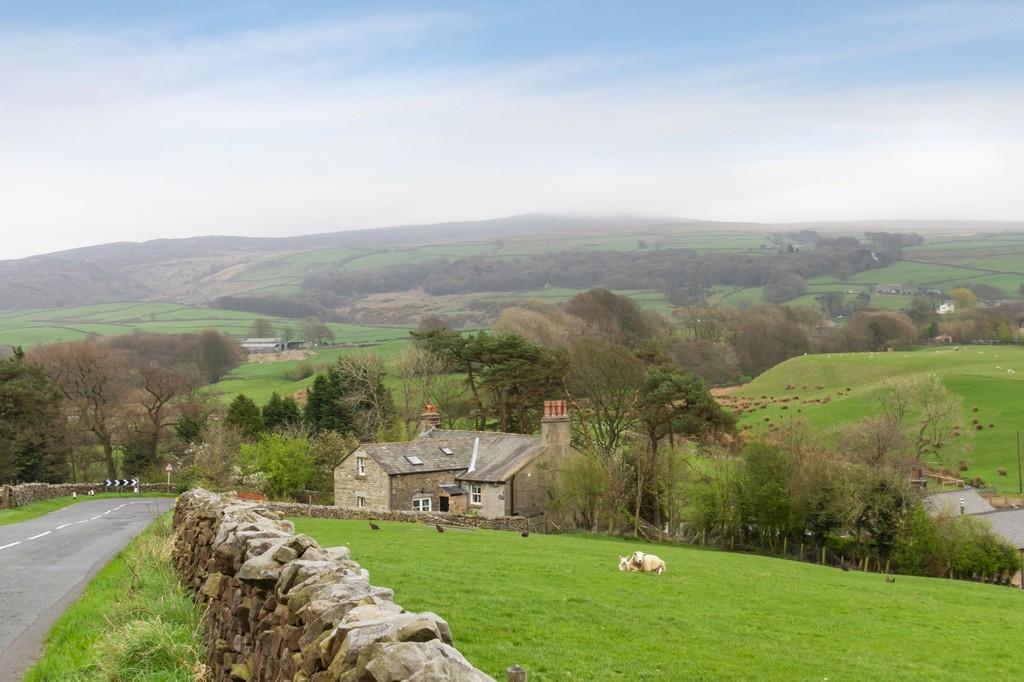 4 bedroom detached house for sale in Heathfield House, Quernmore