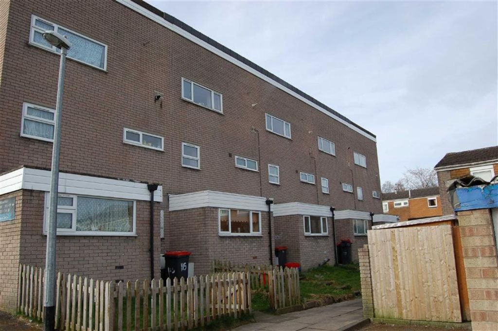 4 bedroom town house for sale in Willowfield, Woodside, Telford, TF7