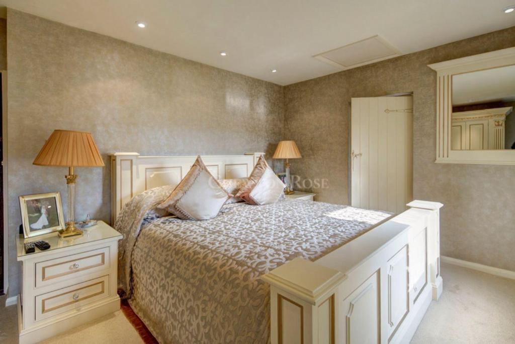 3 bedroom equestrian facility for sale in Lingfield, Surrey, RH7