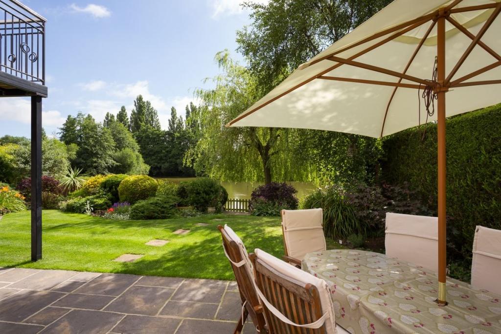 5 bedroom detached house for sale in Lakeside, Acaster Malbis, York, YO23, YO23