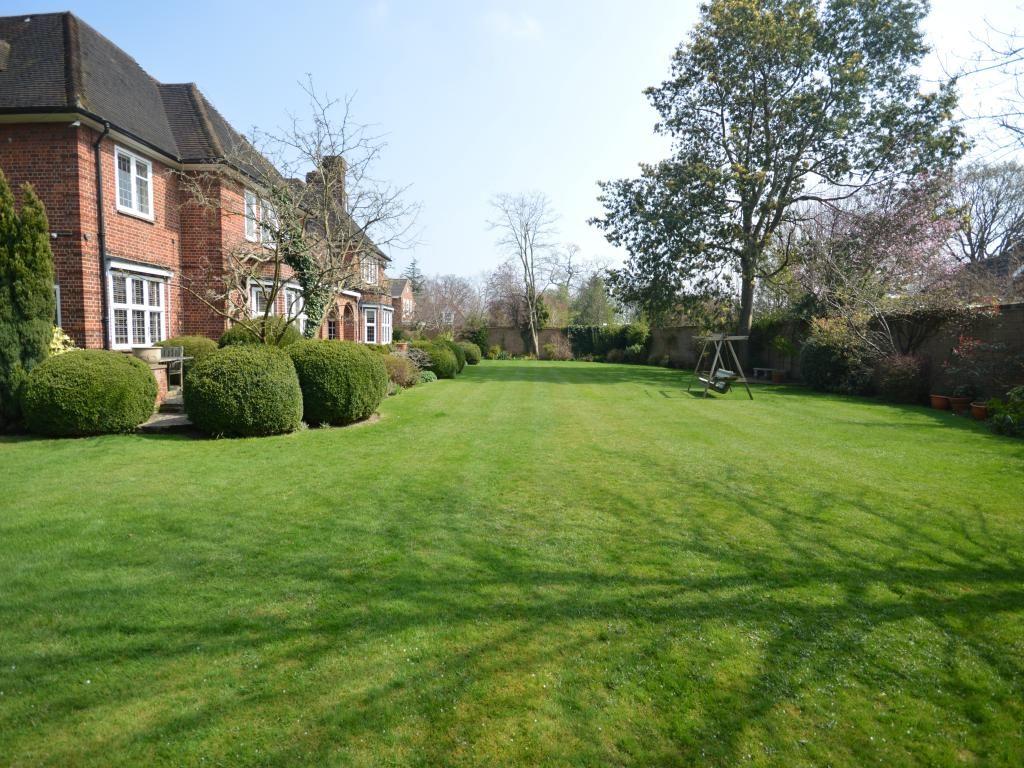 6 bedroom detached house for sale in Coombe Hill Road, Kingston Upon