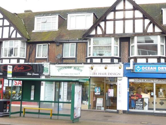 Hairdresser / Barber Shop to rent in DARKES LANE, Potters Bar, EN6 ...