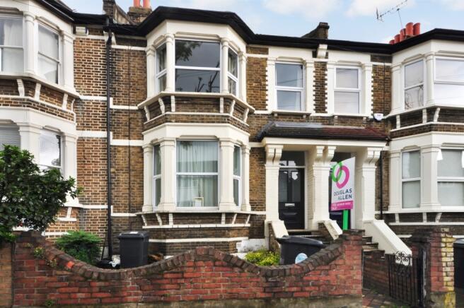 2 bedroom flat for sale in Walthamstow Village, London, E17