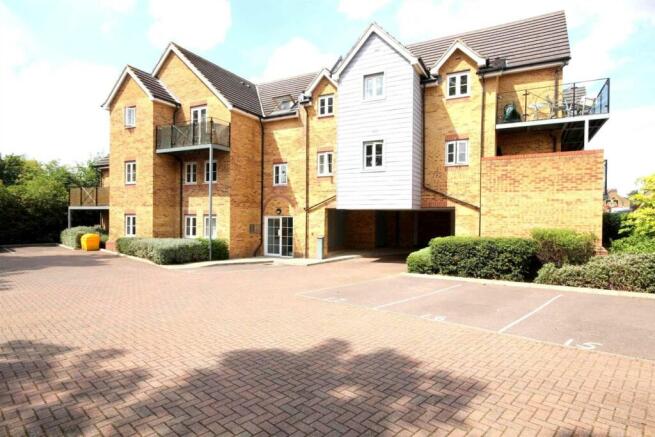 2 Bedroom Apartment For Sale In Willow Court Apsley HP3