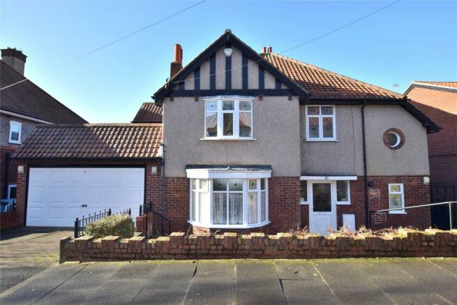 3 bedroom detached house for sale in Lyndhurst Grove, Low