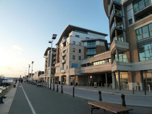 2 bedroom flat to rent in Dolphin Quays, Poole Quay, BH15 1HH, BH15