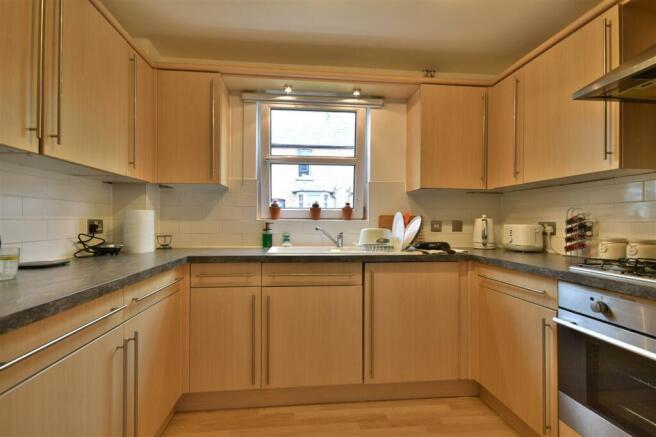 2 Bedroom Flat For Sale In Rainsford Road Chelmsford CM1