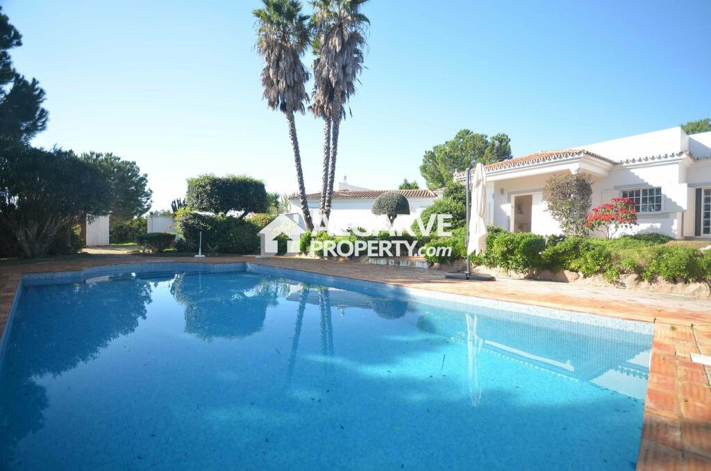 Villa for sale in Algarve, Boliqueime