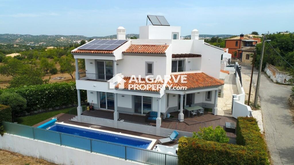 4 bedroom Villa in Algarve, Almancil