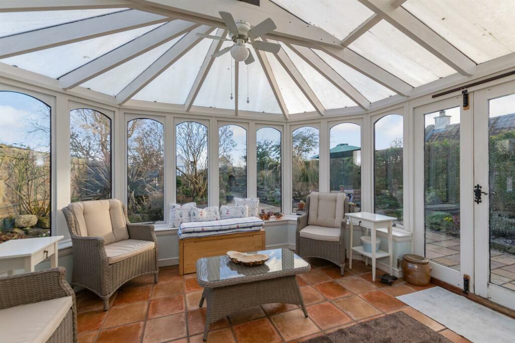 5 bedroom villa for sale in Low Causeway, Culross, KY12