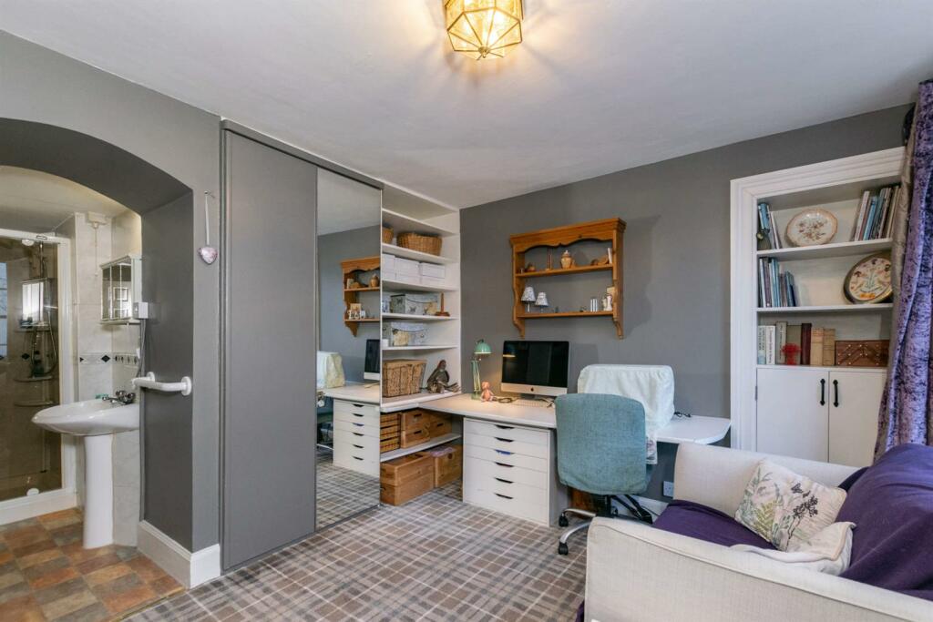 5 bedroom villa for sale in Low Causeway, Culross, KY12