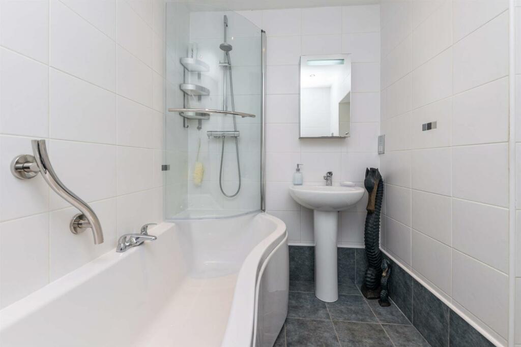 5 bedroom villa for sale in Low Causeway, Culross, KY12