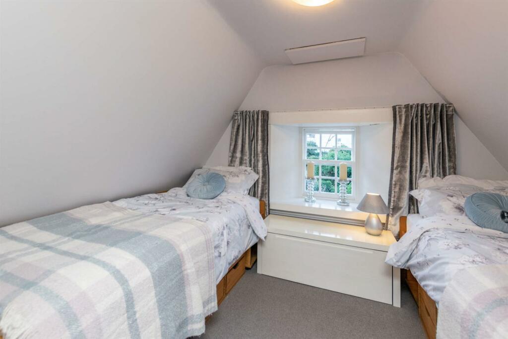 5 bedroom villa for sale in Low Causeway, Culross, KY12