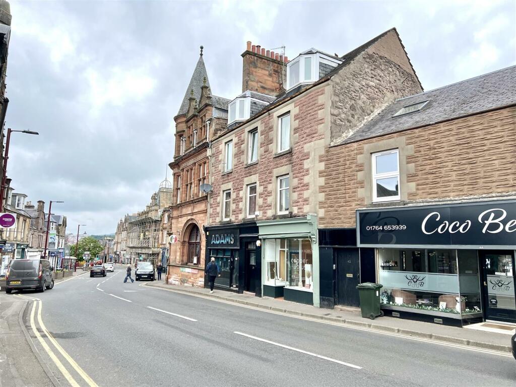 2 bedroom flat for sale in High Street, Crieff, PH7