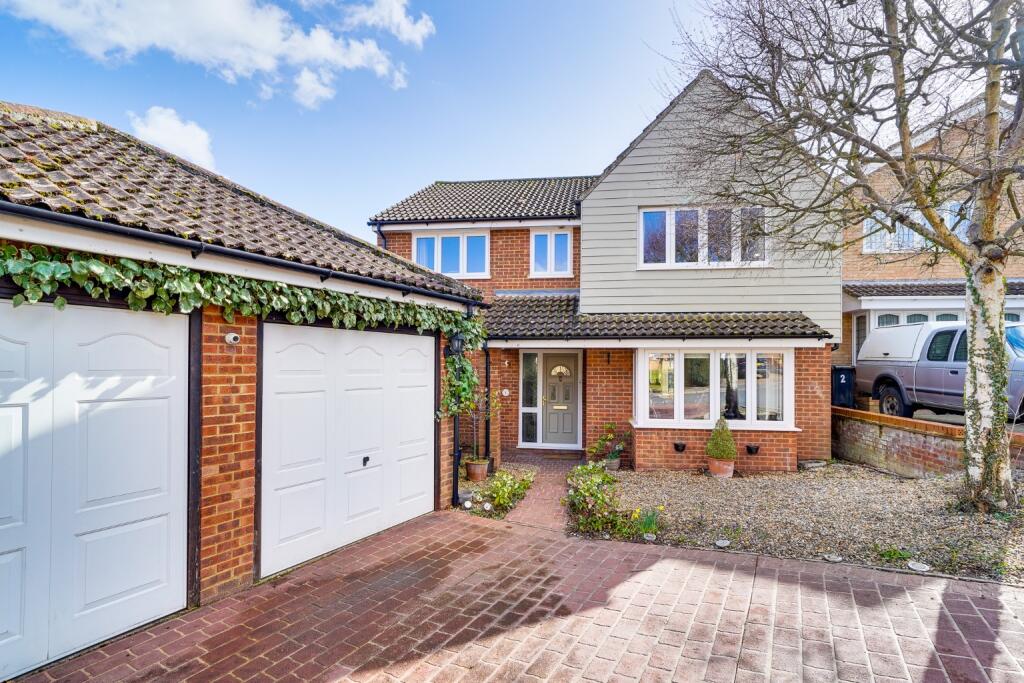 4 bedroom detached house for sale in Furze Grove, Royston, SG8