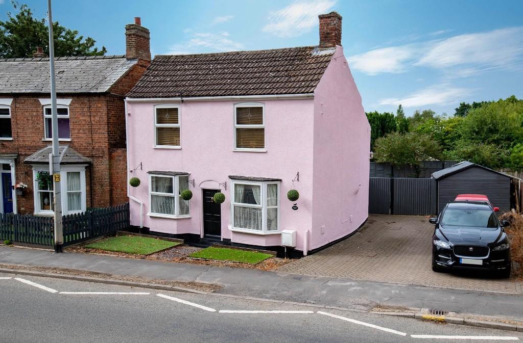 3 bedroom detached house for sale in Quadring Road, PE11