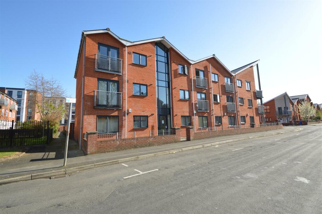 2 bedroom flat for rent in 31 Loxford Street, Hulme, Manchester, M15