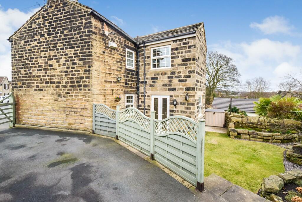 2 bedroom house for sale in Gilstead Lane, Bingley, West Yorkshire, BD16