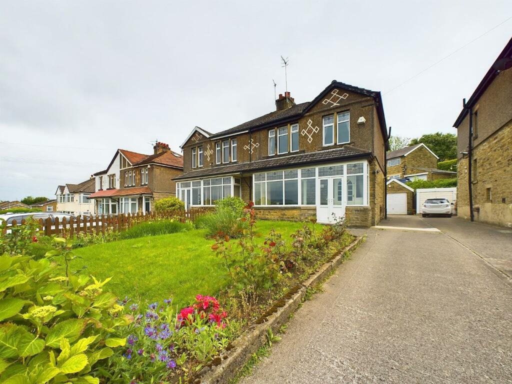 3 bedroom semidetached house for sale in Haworth Road, Bradford, BD9