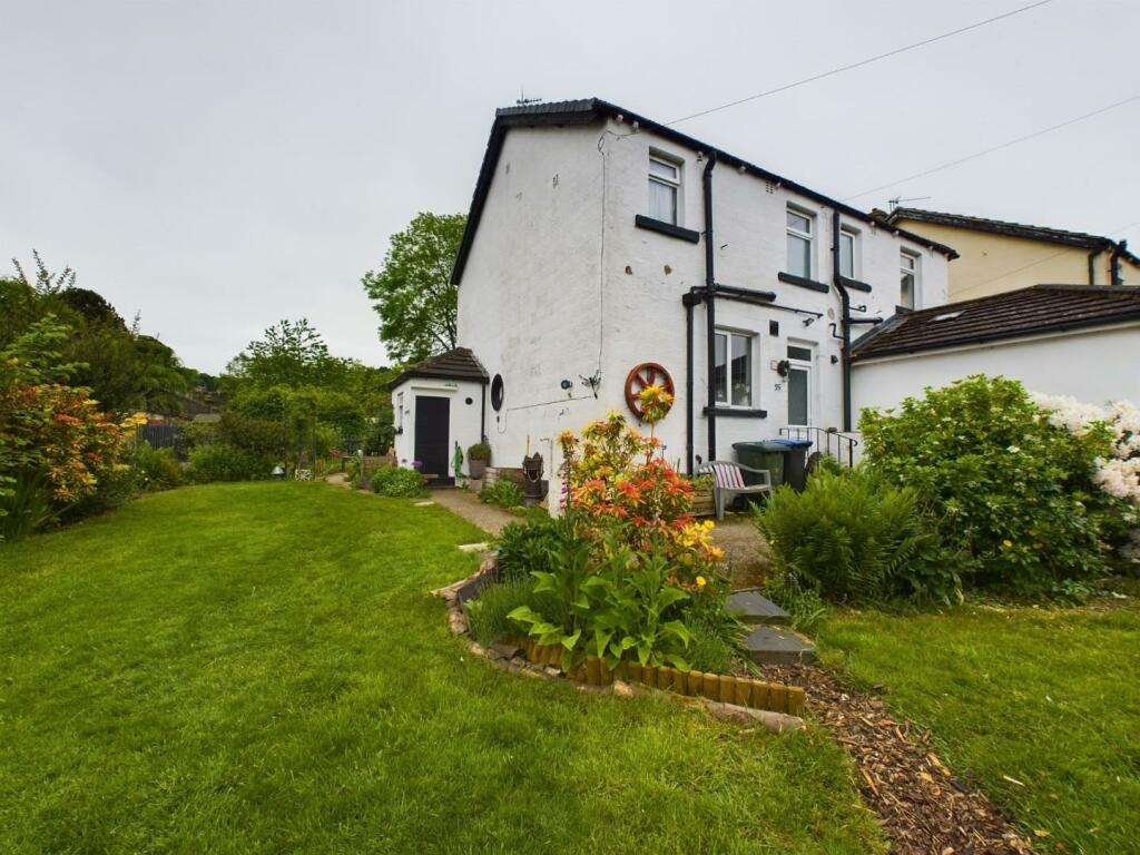 2 bedroom semidetached house for sale in Ash Grove, Bingley, BD16