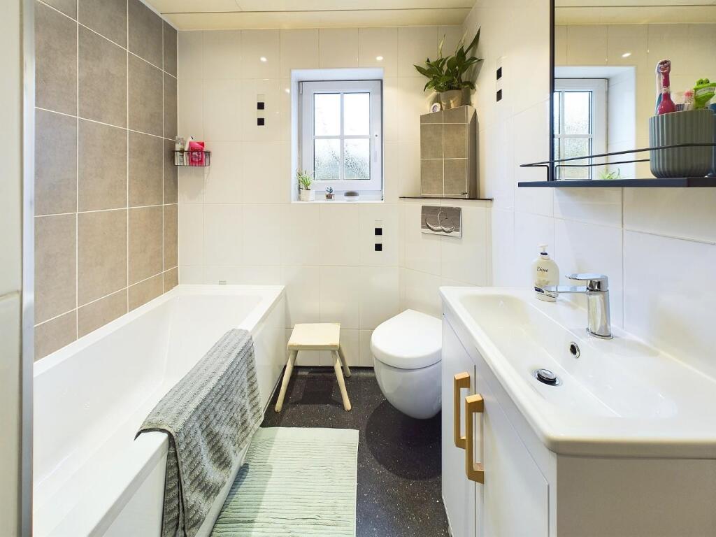 Additional property image - Byron Mews