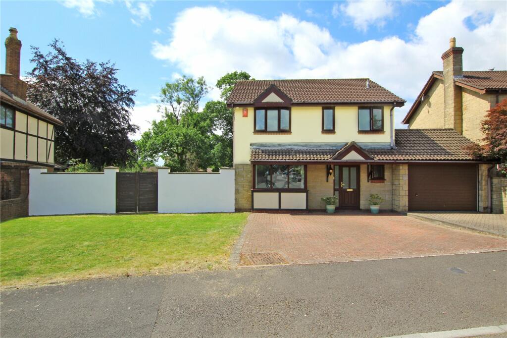 4 bedroom detached house for sale in Cardinal Drive, Lisvane, Cardiff, CF14