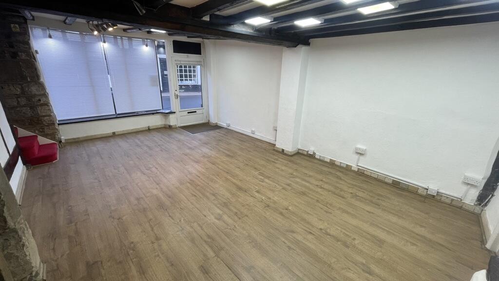 Additional property image - 70 Smith Street, Warwick, Warwickshire, CV34 4HU
