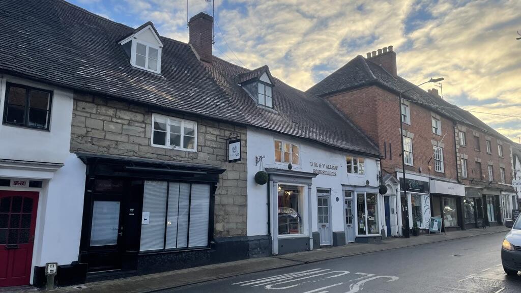 Additional property image - 70 Smith Street, Warwick, Warwickshire, CV34 4HU