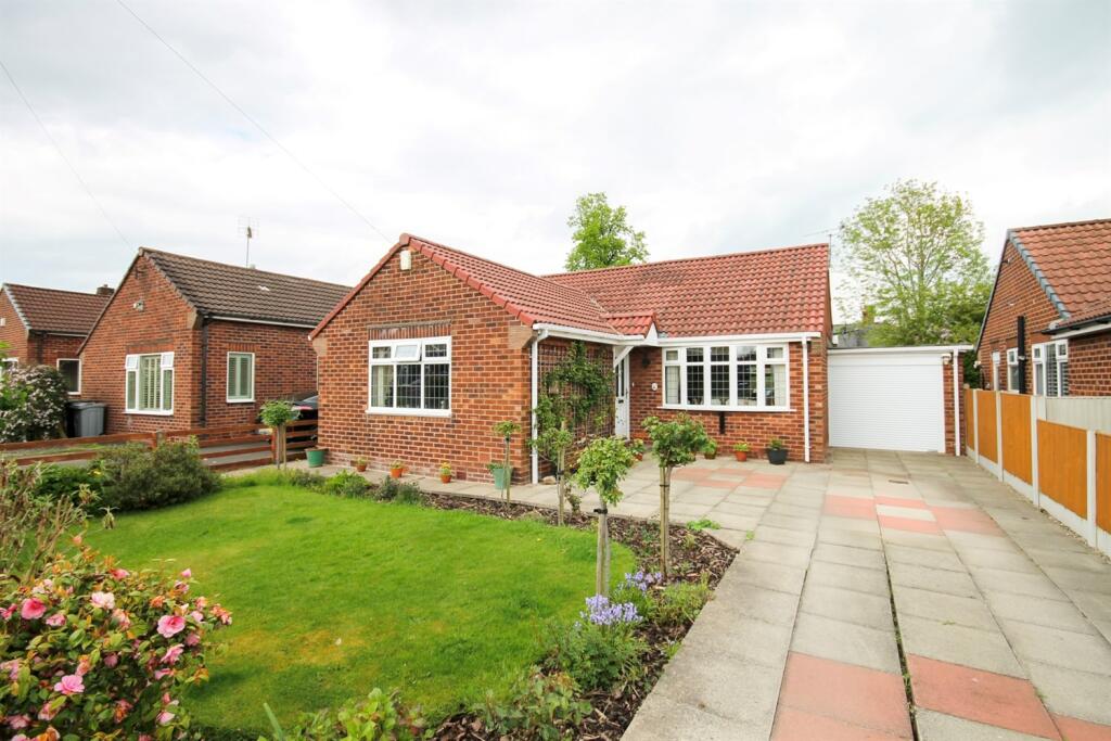 2 bedroom detached bungalow for sale in Parkgate, Knutsford, WA16