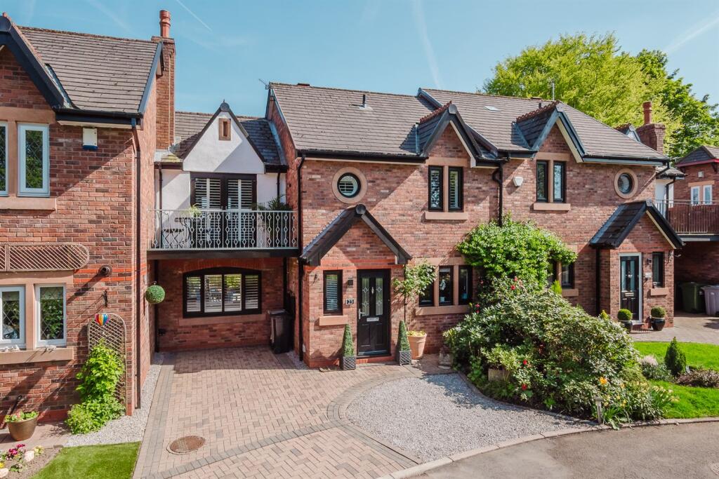 Main image of property: Somerville Close, High Legh