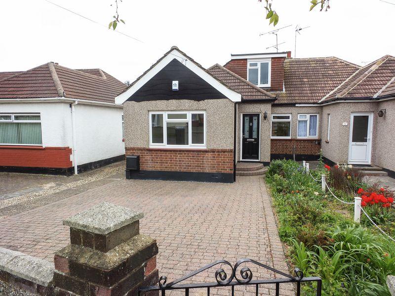3 bedroom semidetached house for rent in Hilary Crescent, Rayleigh, SS6