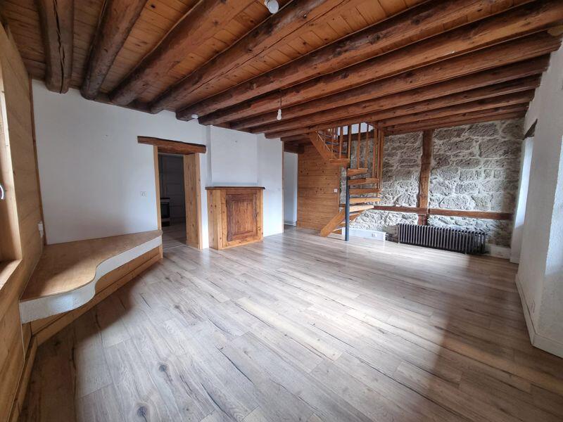Main image of property: Fully Renovated 2 Bed Apartment in Taninges