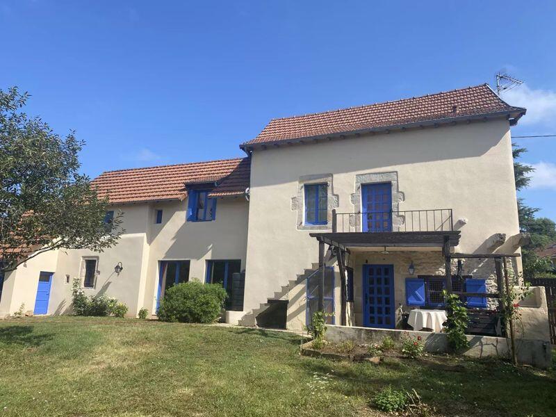 Main image of property: Stunning 2 Detached House in Quiet Location close to Villefranche-de-Rouergue