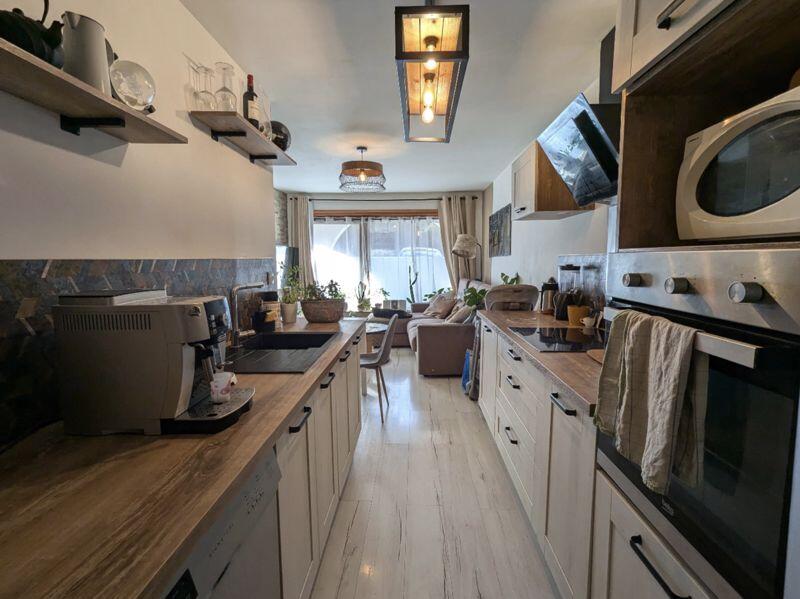 Main image of property: Renovated 2 Bed Ground Floor Apartment, Morillon