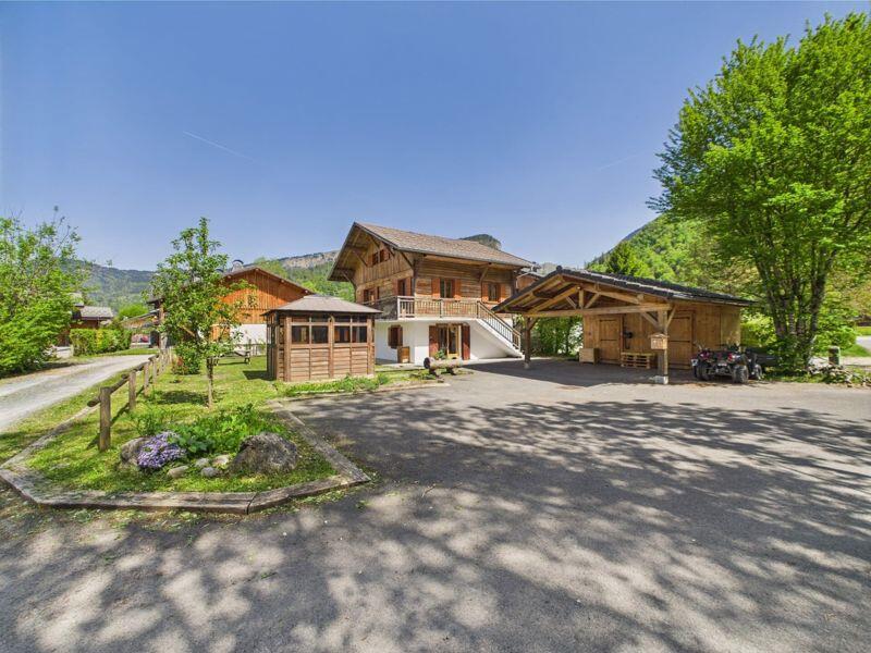 Main image of property: Chalet with Flexible 5 Bed Accommodation, Samoens