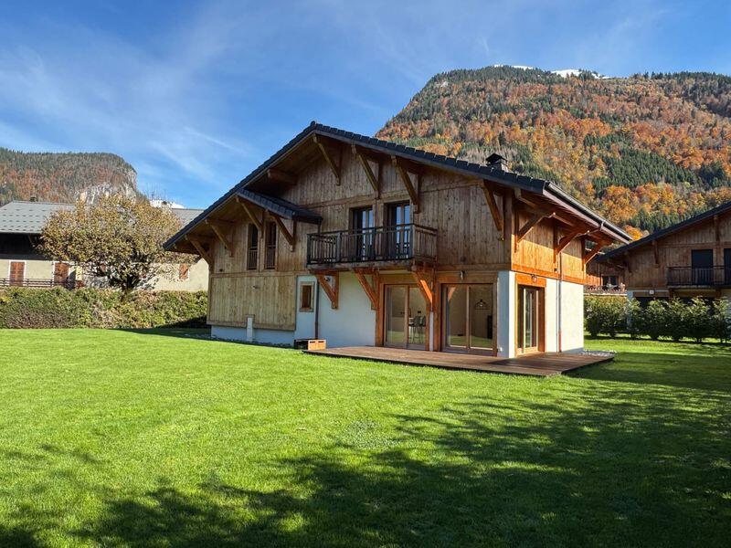 Main image of property: Recently Built 4 Bed Chalet near Village Centre, Samoens