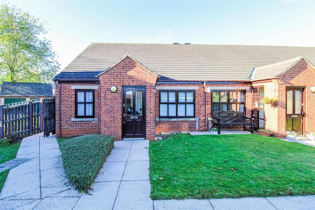 2 bedroom terraced bungalow for sale in St. Peters Court, Horbury